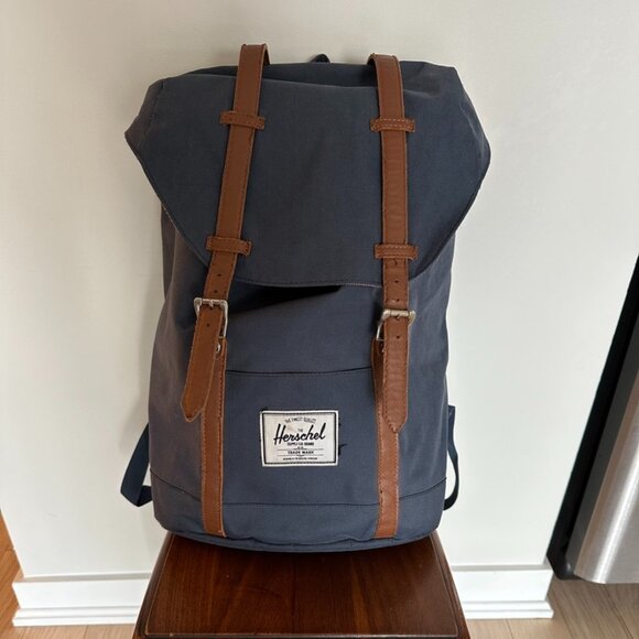 Used Herschel 'Retreat' Backpack - Classic Navy - Picture 1 of 5
